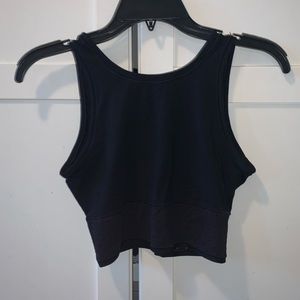 black lululemon crop tank